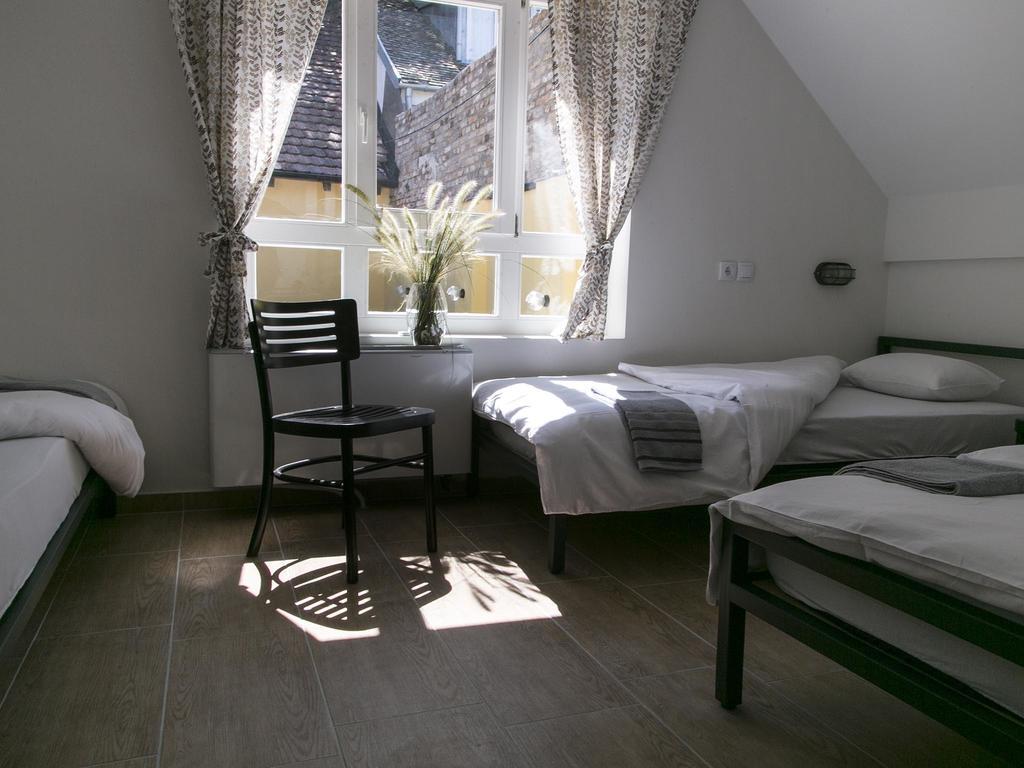 Varad Inn Novi Sad Oda fotoğraf