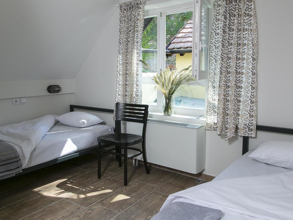 Varad Inn Novi Sad Oda fotoğraf